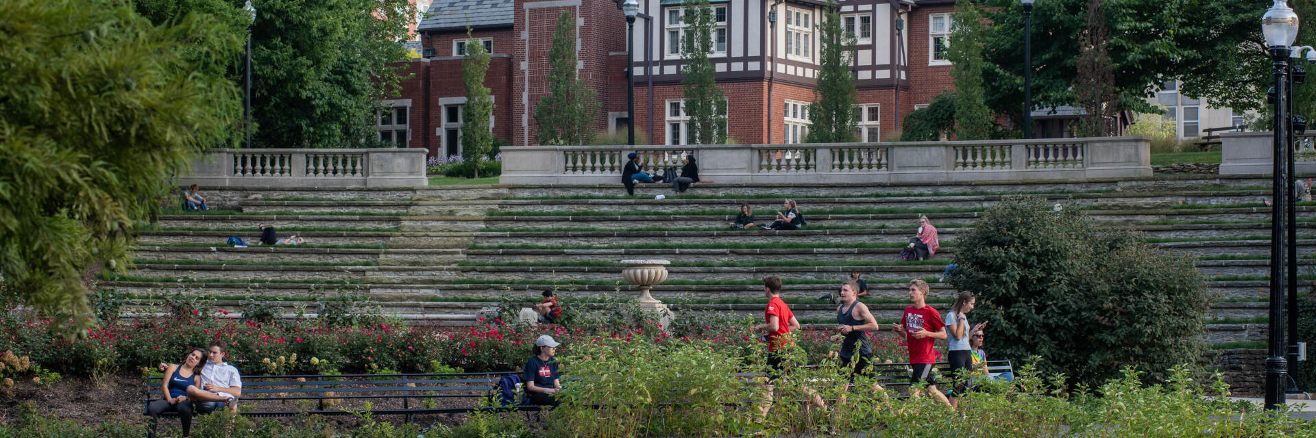 Students walking by Mirror Lake